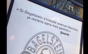 Capture d'écran d'une photo mise sur Twitter qui montre la devanture d'un commerce Bagelstein avenue Marceau