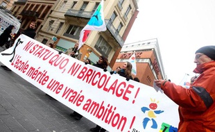 Manifestation nationale d'enseignants et du personnel des CLAE contre la réforme Peillon à Toulouse, le 12 février 2013.