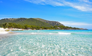 Une plage des Baléares. Illustration.
