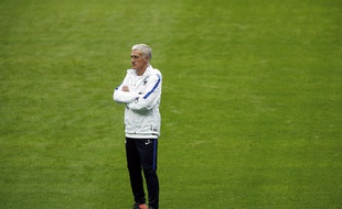 Le sélectionneur de l'équipe de France Didier Deschamps à l'entraînement à Clairefontaine, le 2 octobre 2017.