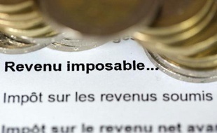 Plus de 35.000 foyers fiscaux ont quitté la France en 2011, un chiffre en forte augmentation par rapport à 2007, dont 40% ont moins de 30 ans, a indiqué mardi le sénateur UMP Philippe Marini citant un nouvel indicateur mis au point à sa demande par l'administration fiscale.