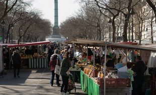 Un marché parisien jeudi 19 mars.