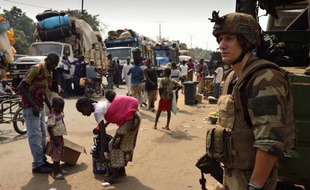 Le parlement centrafricain devait dévoiler dimanche la liste des candidats à la présidence, à la veille d'un vote censé relever un pays effondré et confronté à un regain de violences ces derniers jours en province.