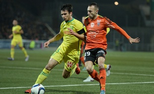 Le défenseur Léo Dubois contre Lorient.