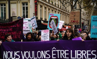 Après un an d'enquête, la journaliste Astrid de Villaines publie un ouvrage dédié aux violences faites aux femmes.