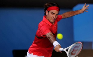 Federer, quadruple vainqueur en Australie (2004, 2006, 2007, 2010), sera opposé en demi-finale à l'Espagnol Rafael Nadal (N.2) ou au Tchèque Tomas Berdych (N.7), qui devaient s'affronter en soirée.
