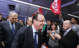 François Hollande, candidat socialiste pour 2012 exclut que François Bayrou, président du MoDem, également candidat, puisse devenir son Premier ministre s'il était élu président, expliquant qu'il fallait le laisser "à sa place, celle d'un candidat du centre".