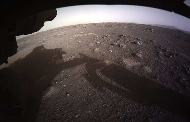 Foto tomada por el rover Perseverance de la NASA en la superficie de Marte el 18 de febrero de 2021.