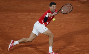 )Djoko dispute son onzième huitième de finale de rang à Roland.