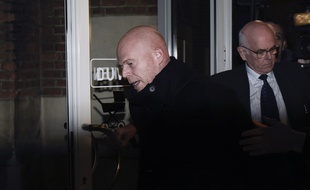 L'avocat belge Sven Mary quitte le tribunal de Louvain, le 14 janvier 2016.