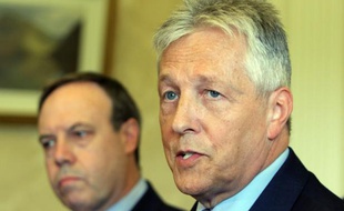 Le Premier ministre d'Irlande du nord (d) à Belfast, le 10 septembre 2015