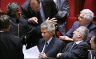 La presse quotidienne, nationale ou régionale, condamne très durement le "dérapage" du Premier ministre qui a accusé François Hollande de lâcheté mardi à l'Assemblée nationale et réclame son départ de Matignon.