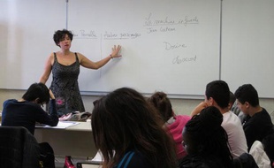 Reportage dans la classe de Mathilde Levesque, enseignante de Lettres dans un lycée d'Aulnay-sous-Bois (Seine-Saint-Denis).