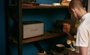 L'enceinte Stanmore II Voice est compatible Google Assistant.