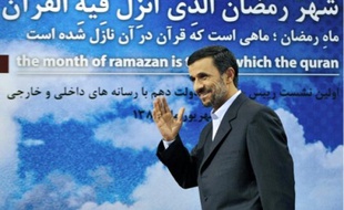 Le président Mahmoud Ahmadinejad tente de reprendre la main sur la société civile.