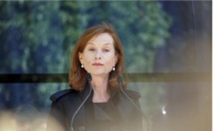 Isabelle Huppert, touchante et émue.