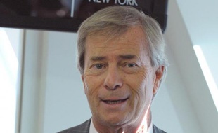 L'accord définitif entre le constructeur Renault et le groupe Bolloré, qui exploite notamment le système d'autopartage parisien Autolib', devrait être signé d'ici à la fin de l'année, a annoncé jeudi le PDG du groupe Bolloré, Vincent Bolloré.