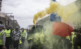 Des «gilets jaunes» manifestent à Paris le 8 décembre 2018