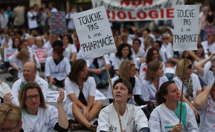 Strasbourg le 30 septembre 2014. Manifestation des professions liberales. Pharmaciens, dentistes, biologistes, huissiers de justice, notaires, pour defendre les professions réglementees