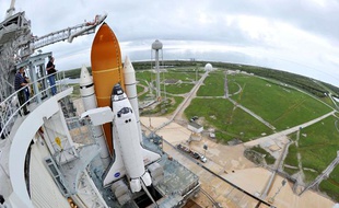 La navette Atlantis en position de lancement au Centre spatial Kennedy à Cap Canaveral en Floride (Etats-Unis), le 7 juillet 2011.