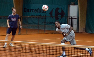 Richard Gasquet et Novak Djokovic aiment aussi jouer au foot ensemble.