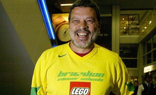 La légende du foot brésilien, Socrates, a été hospitalisé et placé en soins intensifs lundi 5 septembre 2011.