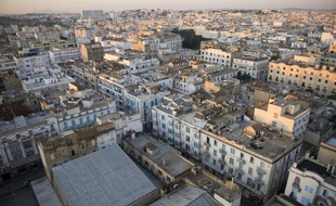 L'engagement de la Tunisie sur la voie de la démocratie doit, selon le gouverneur de la Banque centrale tunisienne (BCT), de nouveau attirer les investissements qui, seuls, permettront au pays une réelle reprise de la croissance économique mise à mal par la révolution.