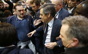 François Fillon bien entouré au salon de l'Agriculture.