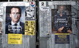 Panneaux d'affichage officiels des candidats finalistes pour la campagne de l'élection présidentielle francaise