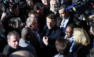 Emmanuel Macron, accompagné de sa directrice des relations presse Sibeth Ndiaye, à Brive-la-Gaillarde, le 25 février 2017.