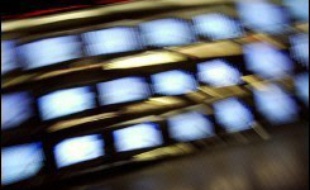 Le projet de loi sur la modernisation de la diffusion audiovisuelle et sur la télévision du futur, qualifié par Jacques Chirac de "révolution technologique au profit de tous les Français", a été entériné mercredi en conseil des ministres.