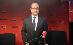 Le président de la République François Hollande, le 5 janvier 2015 dans les studios de France Inter, à Paris