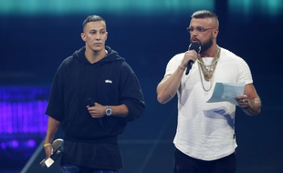 Les rappeurs allemand Kollegah & Farid Bang ont reçu le prix Echo du meilleur groupe hip-hop allemand jeudi 12 avril 2018 à Berlin