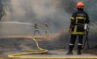 Illustration d'un pompier mobilisé sur un incendie.