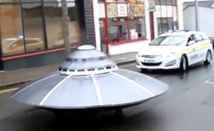 Un ovni dans les rues de Gorey en Irlande