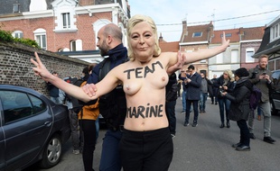 Une militante Femen à Henin-Beaumont le 23 avril 2017 François LO PRESTI