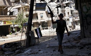 L'armée syrienne a repoussé samedi après environ vingt heures de combats une attaque des rebelles contre un caserne à Alep (nord), alors que des bombardements avaient lieu à Damas, Deraa (sud) et Boukamal (est).