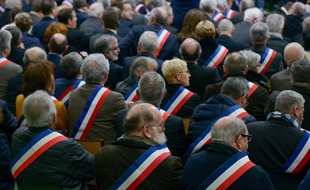 Des maires à Grand Bourgtheroulde dans l'Eure le 15 janvier 2019.