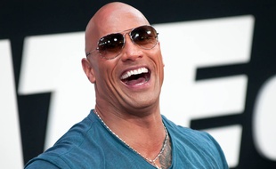 L'acteur Dwayne Johnson hilare à New York