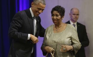 Barack Obama et Aretha Franklin en 2015.