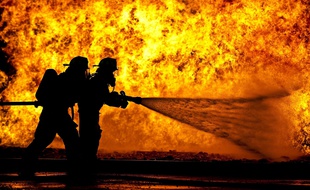 Illustration de pompiers.