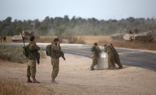 Des soldats israéliens près de la frontière avec Gaza le 7 juin 2015