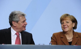 La coalition gouvernementale allemande et l'essentiel de l'opposition ont choisi Joachim Gauck, 72 ans, un pasteur ancien militant des droits de l'Homme dans l'ex-RDA, pour être le prochain Président de la république, a annoncé dimanche la chancelière Angela Merkel.