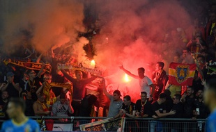 Des fumigènes ont été lancés sur la pelouse lors du match Montpellier-Lens