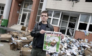 Le siège du journal Charlie Hebdo , dont l'édition mercredi a été rebaptisée "Charia hebdo" avec le prophète Mahomet caricaturé en Une et "nommé rédacteur en chef", a été détruit par un incendie criminel, le gouvernement dénonçant un "attentat".