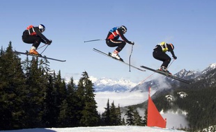 Daron Rahlves, David Duncan, et Jouni Pellinen lors de l'épreuve de Coupe du monde de skicross à Cypress mountain en 2009.