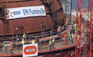 EDF a annoncé jeudi qu'il continuerait à maîtriser ses coûts d'ici à 2018 afin d'améliorer sa génération de trésorerie, après la publication de résultats solides en 2013 malgré un repli de la production nucléaire, qu'il voit cependant augmenter cette année.