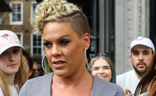 La chanteuse Pink dans les rues de Londres.