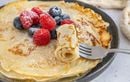 Cette erreur discrète dans la pâte à crêpes crée toujours des grumeaux : l’astuce rafraîchissante pour des crêpes légères et parfaites