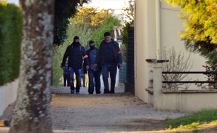 Des policiers dans le quartier du Vert-Bois, à Saint-Dizier (Haute Marne) ou un étudiant soupçonné de préparer des attentats contre des églises avait l'habitude de passer du temps.